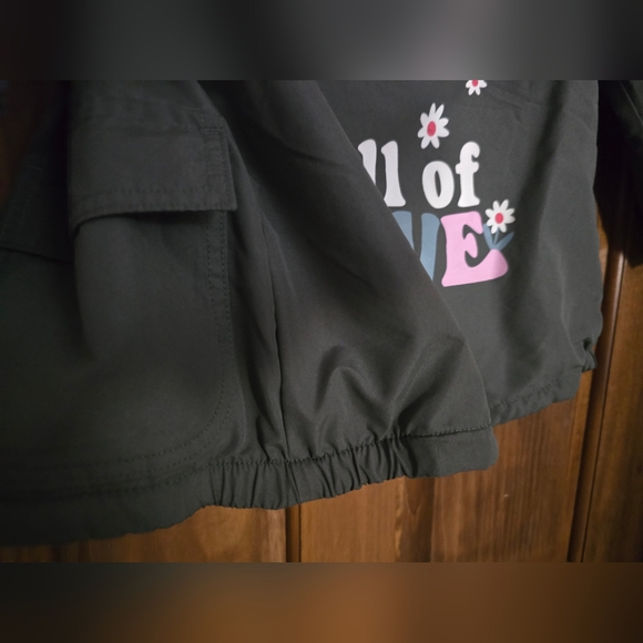 OshKosh: Girl's Midweight, Hooded, Zip-up Jacket w/ Warm Fleece Lining, Size: 5 - Picture 4 of 16